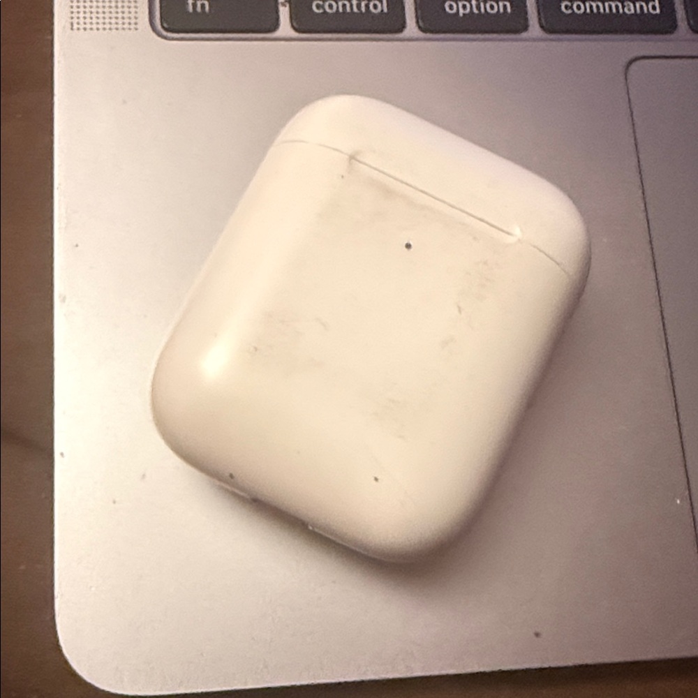 Apple Airpods 2nd Generation (Case Only)